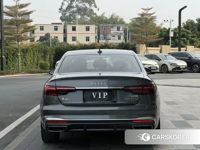 Audi A4L 2022 Темно-серый из Китая, фото 6