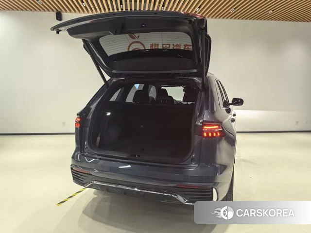 Geely Automobile Xingyue L 2024 Темно-серый из Китая, фото 6