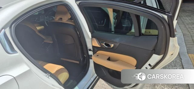Volvo S60 3rd generation 2024 Белый из Кореи, фото 6