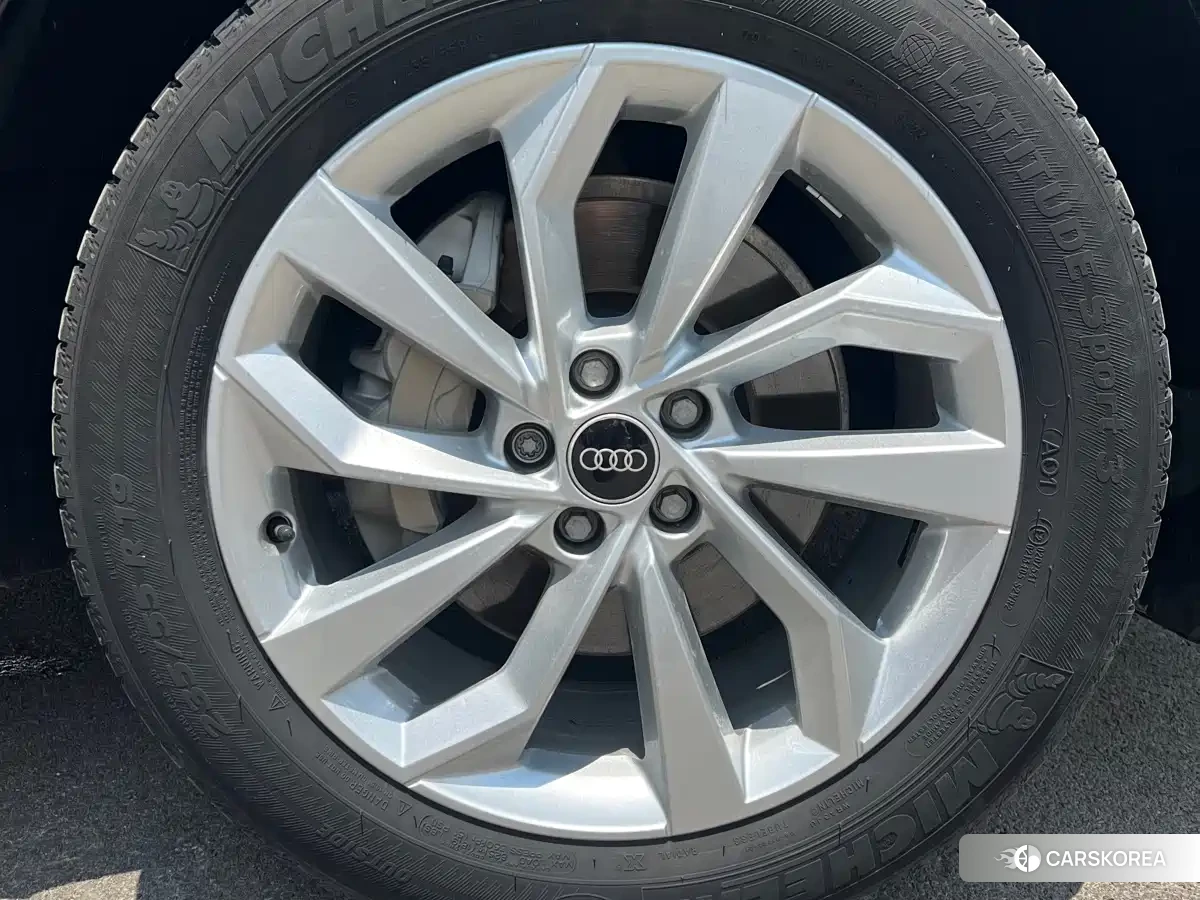 Audi Q5L id 4545958 из Китая 7