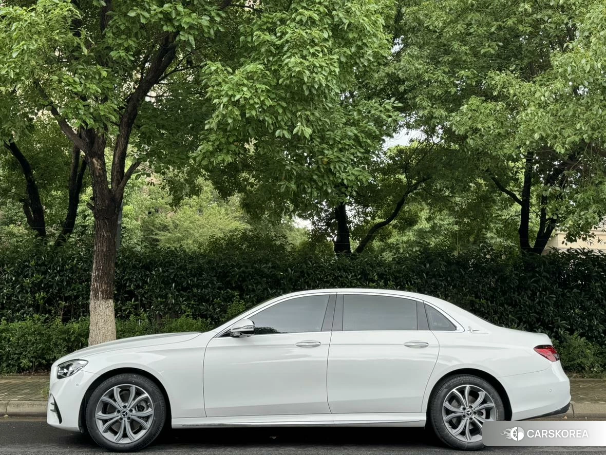 Mercedes-Benz E-class 2023 Белый из Китая, фото 6