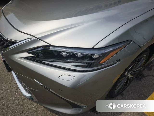Lexus ES 2022 Серебристо-серый из Китая, фото 6