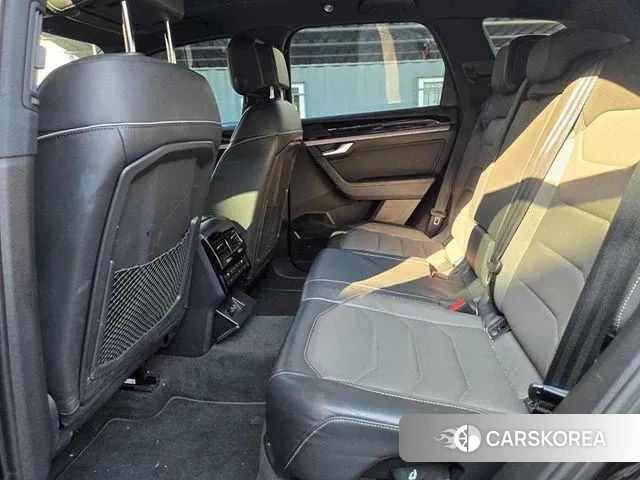 Volkswagen Touareg 3rd generation 2020 Черный из Кореи, фото 6