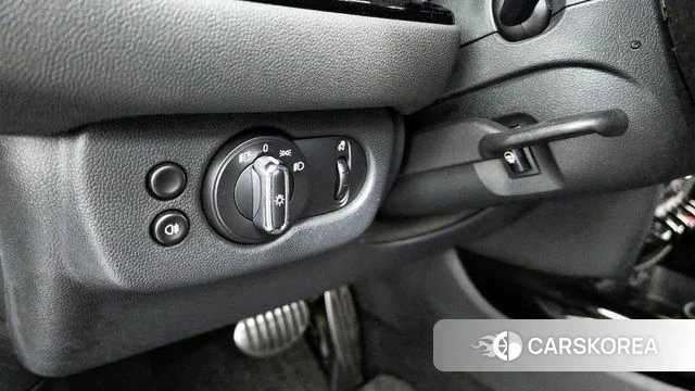 Mini Cooper S Clubman 2021 Черный из Кореи, фото 6
