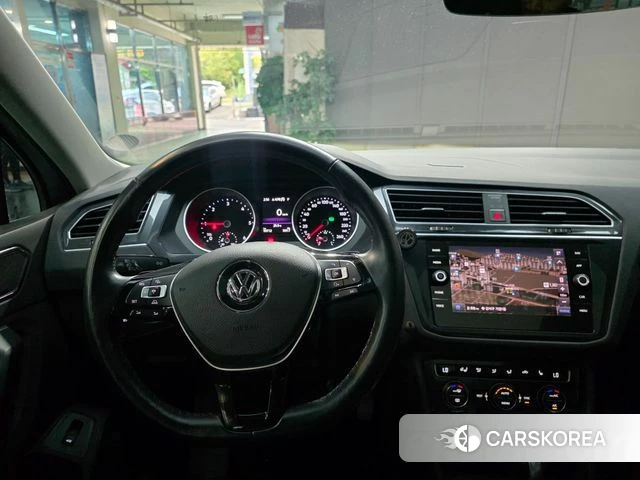 Volkswagen Tiguan second Generation 2018 Серебристо-серый из Кореи, фото 6
