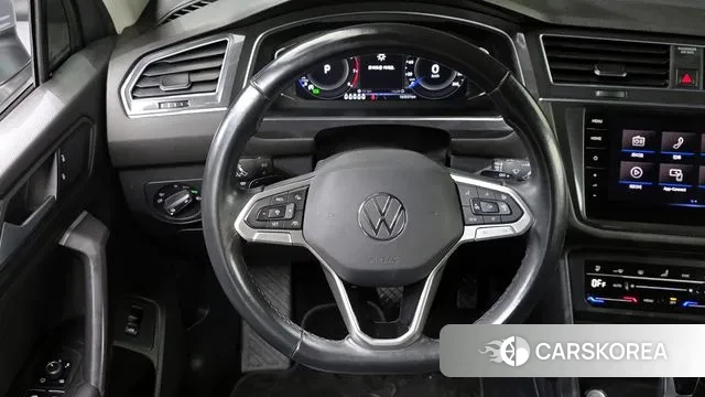 Volkswagen Tiguan Allspace 2022 Серебристо-серый из Кореи, фото 6