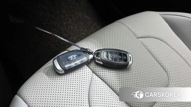 Hyundai Avante Hybrid (CN7) 2021 Серебристо-серый из Кореи, фото 6