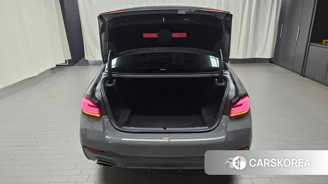 BMW 5 Series (G30) 2022 Серебристо-серый из Кореи, фото 6