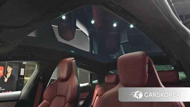 Porsche Taycan 2023 Серебристо-серый из Кореи, фото 6