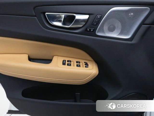 Volvo XC60 second Generation 2022 Белый из Кореи, фото 6