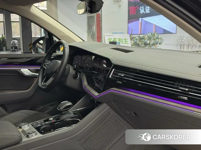 Volkswagen Touareg 2023 Черный из Китая, фото 6