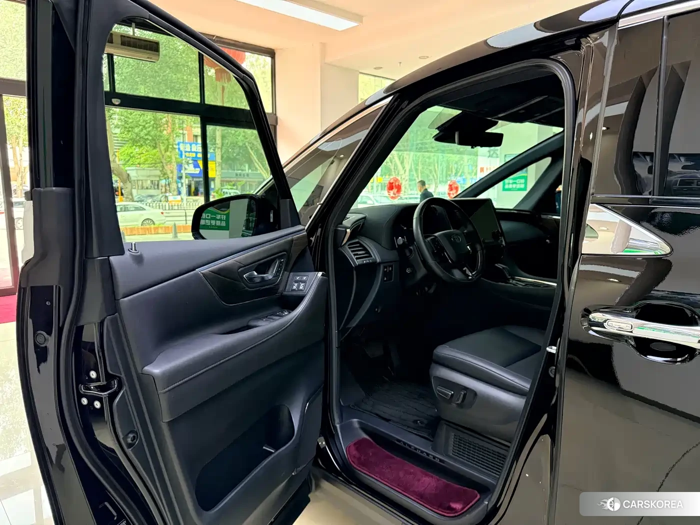 Toyota Alphard 2023 Черный из Китая, фото 6