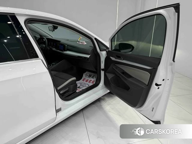 Volkswagen Golf 2024 Белый из Китая, фото 6