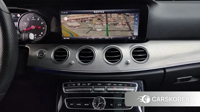 Mercedes-Benz E-Class W213 2018 Белый из Кореи, фото 6