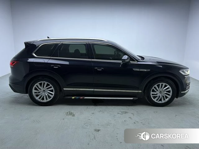 Volkswagen Touareg 2021 Черный из Китая, фото 6