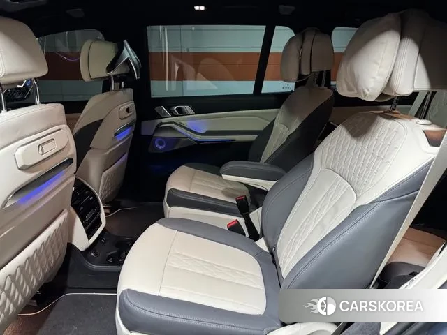 BMW X7 (G07) 2023 Серебристо-серый из Кореи, фото 6