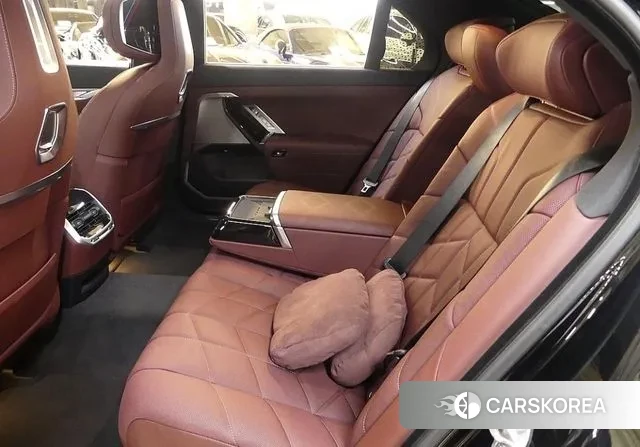 BMW 7 Series (G70) 2025 Черный из Кореи, фото 6