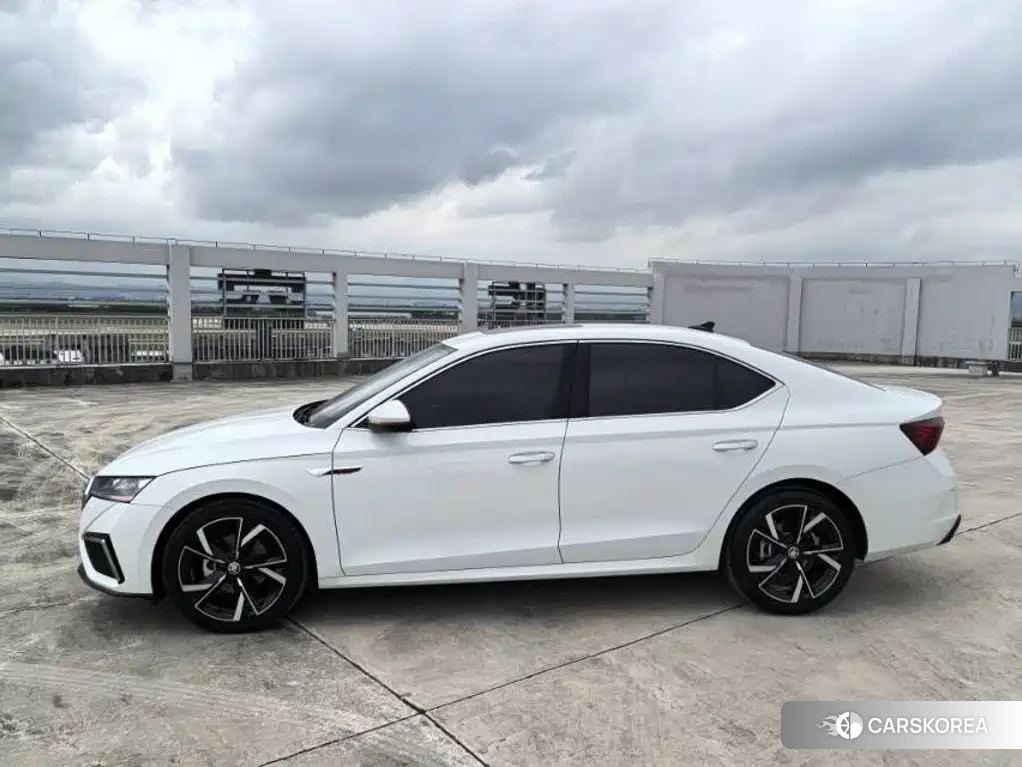 Skoda Octavia 2024 Белый из Китая, фото 6