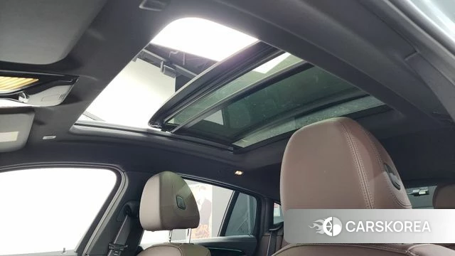 BMW X4 (G02) 2025 Светло-серебряный цвет из Кореи, фото 6