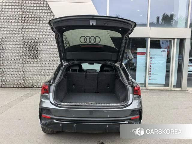 Audi Q3 Sportback 2023 Темно-серый из Китая, фото 6