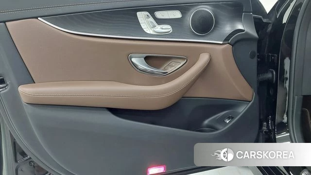 Mercedes-Benz E-Class W213 2023 Черный из Кореи, фото 6