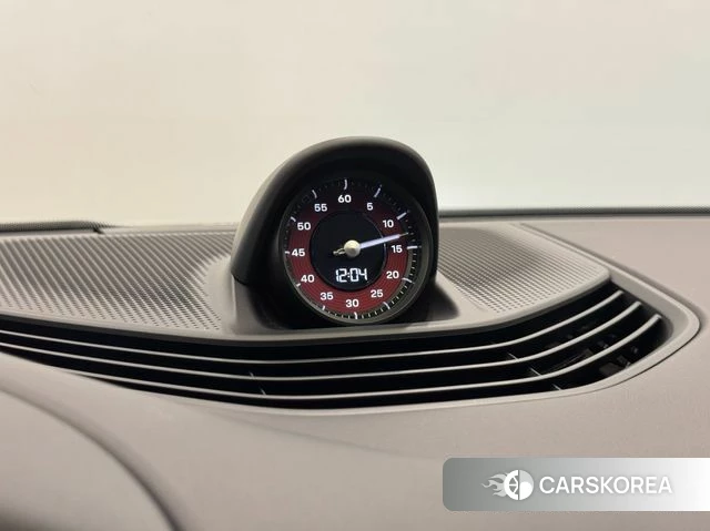 Porsche Taycan 2024 Серебристо-серый из Кореи, фото 6