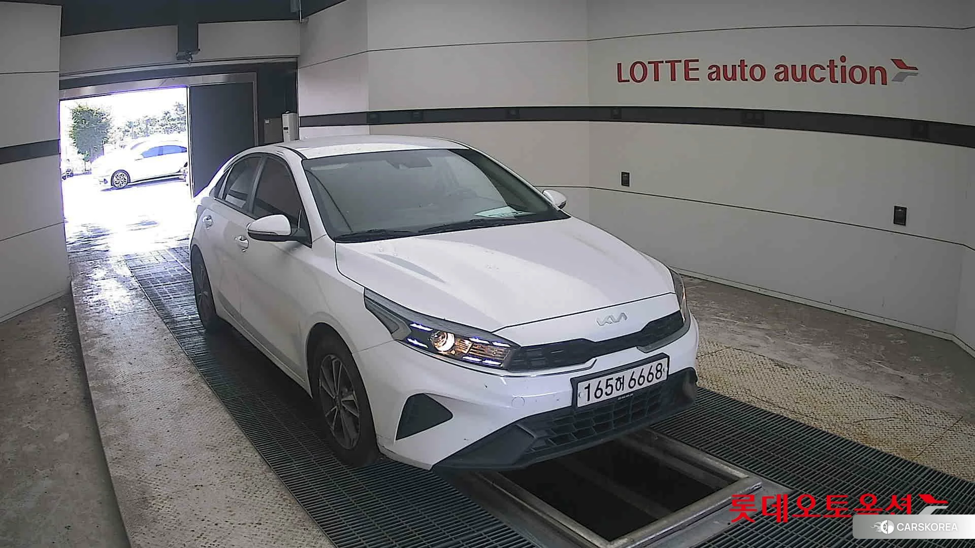 Kia K3 2022 Snow White Pearl из Кореи, фото 6