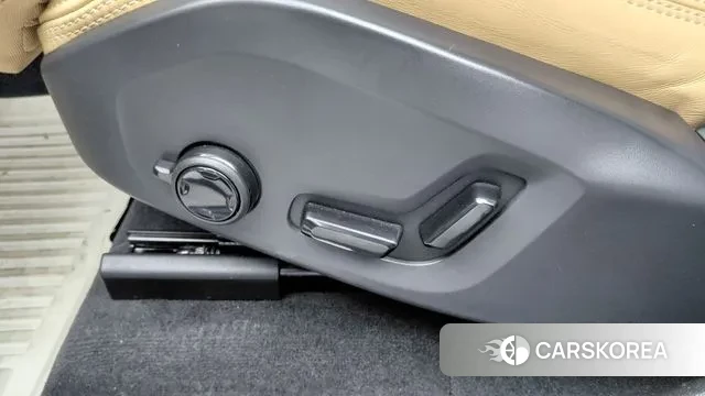 Volvo XC60 second Generation 2023 Белый из Кореи, фото 6