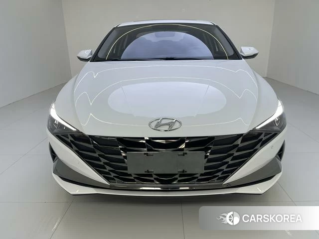 Hyundai Elantra 2023 Белый из Китая, фото 6