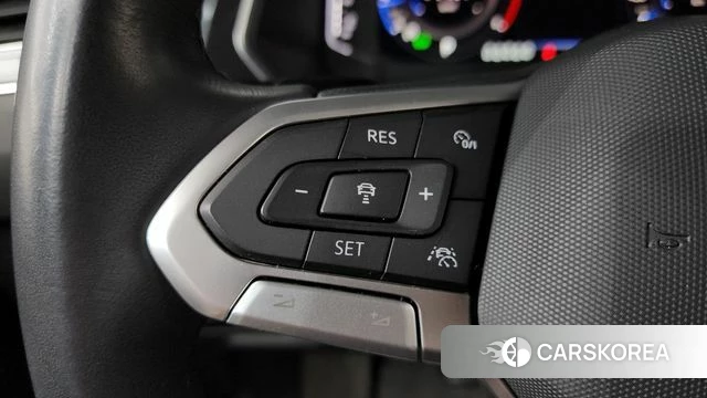 Volkswagen Tiguan Allspace 2023 Белый из Кореи, фото 6