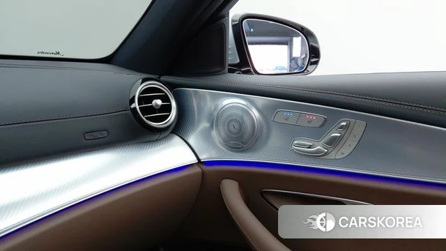 Mercedes-Benz E-Class W213 2021 Серебристо-серый из Кореи, фото 6