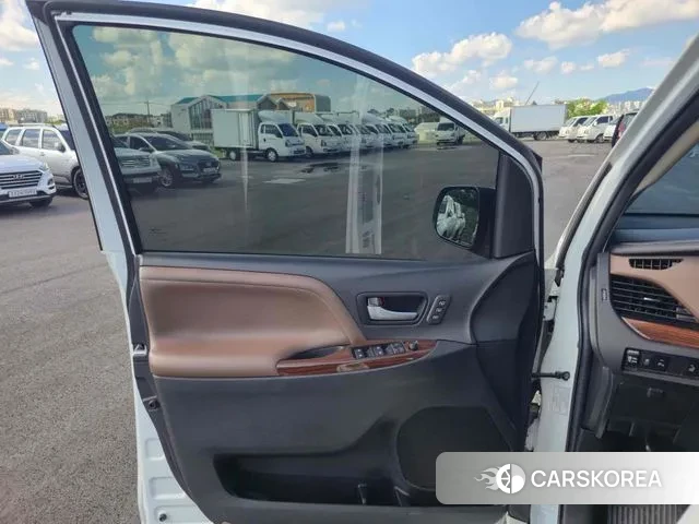 Toyota Sienna 2018 Белый из Кореи, фото 6
