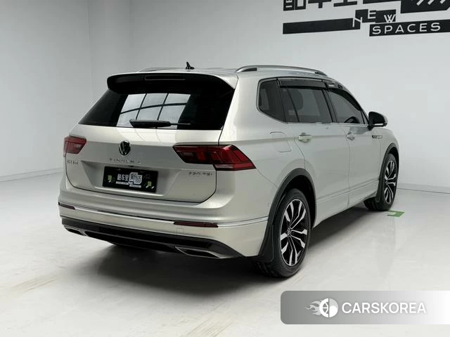 Volkswagen Tiguan L 2021 Серебристо-серый из Китая, фото 6