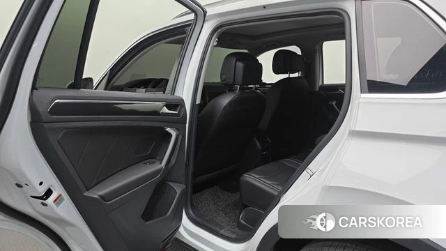 Volkswagen Tiguan second Generation 2022 Белый из Кореи, фото 6