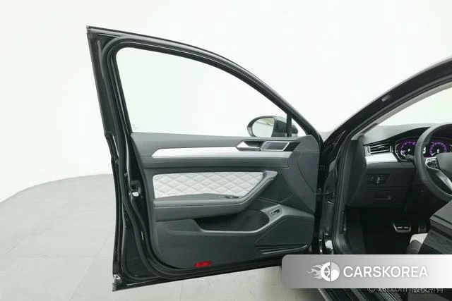 Volkswagen Magotan 2022 Черный из Китая, фото 6