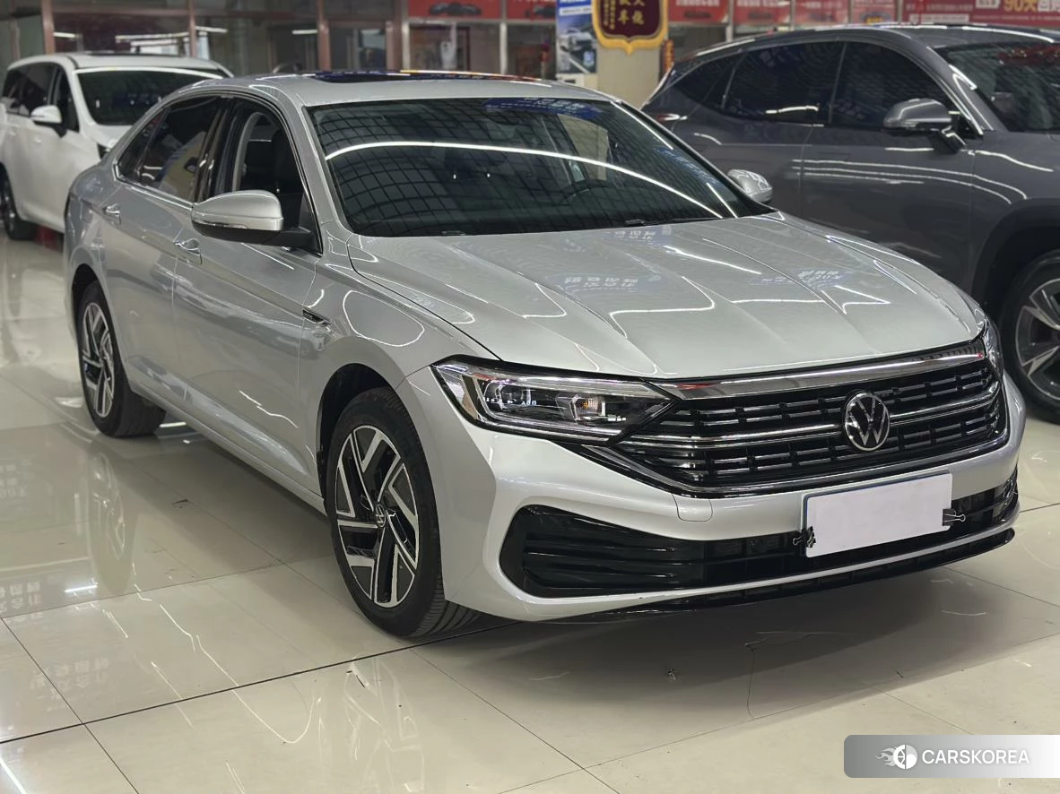 Volkswagen Sagitar 2022 Серебристо-серый из Китая, фото 6