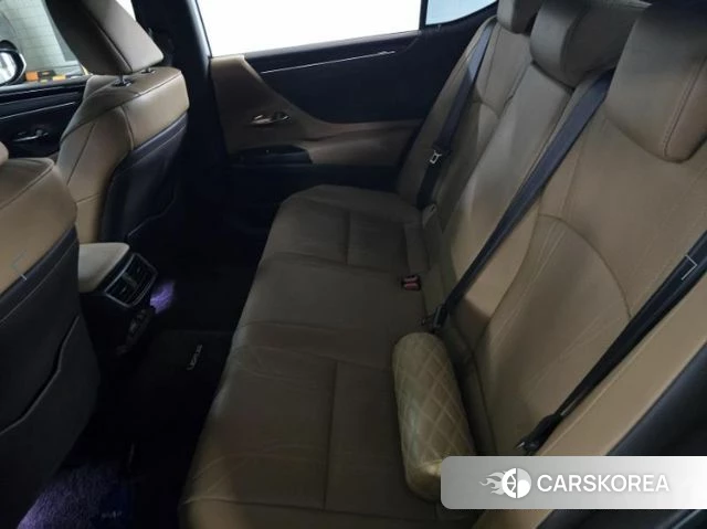 Lexus ES300h 7th generation 2018 Серебряный из Кореи, фото 6
