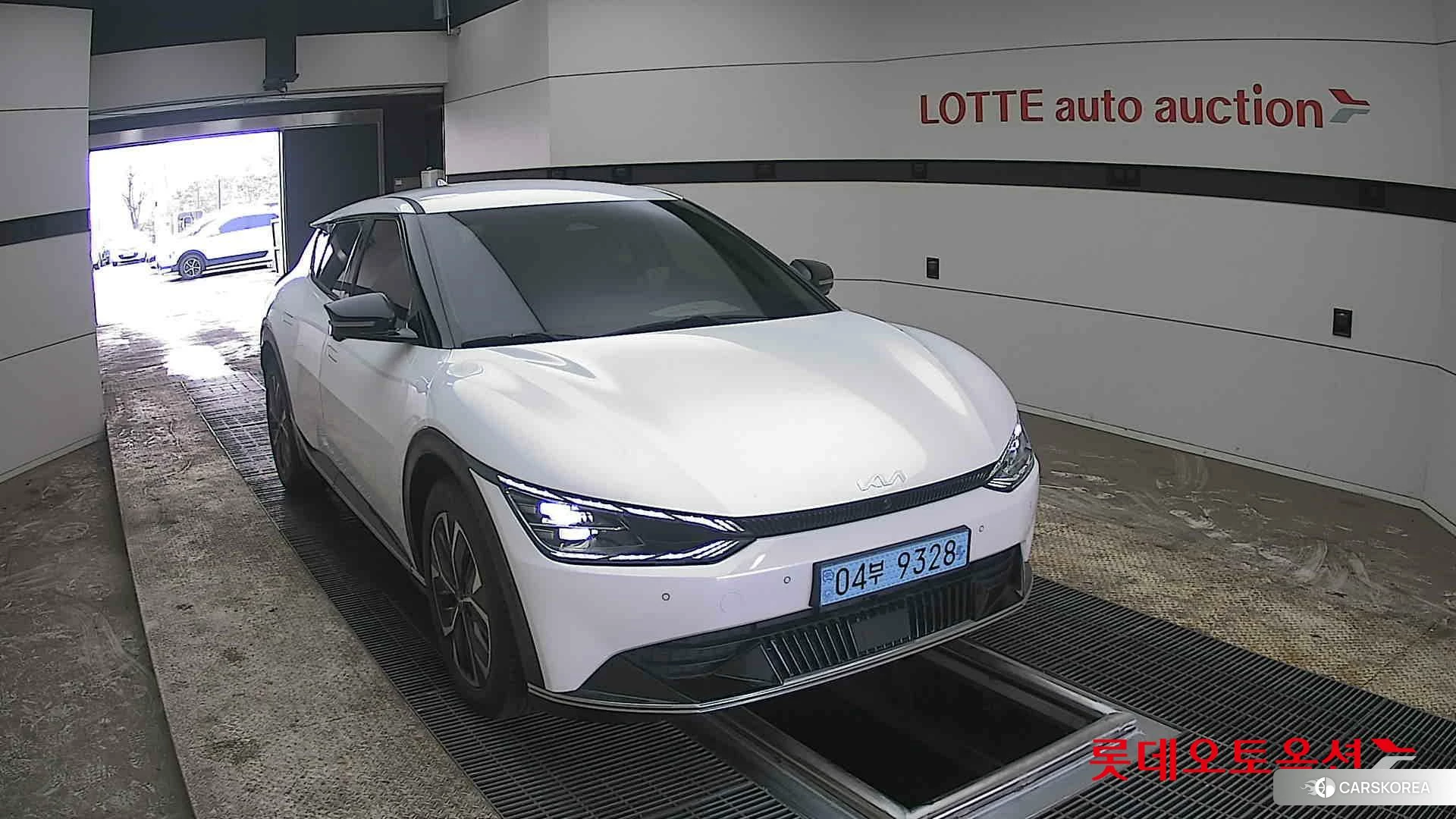 Kia EV6 2022 Snow White Pearl из Кореи, фото 6