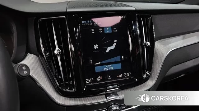 Volvo XC60 second Generation 2021 Белый из Кореи, фото 6