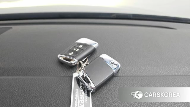 Volkswagen Passat GT (B8) 2021 Серебристо-серый из Кореи, фото 6