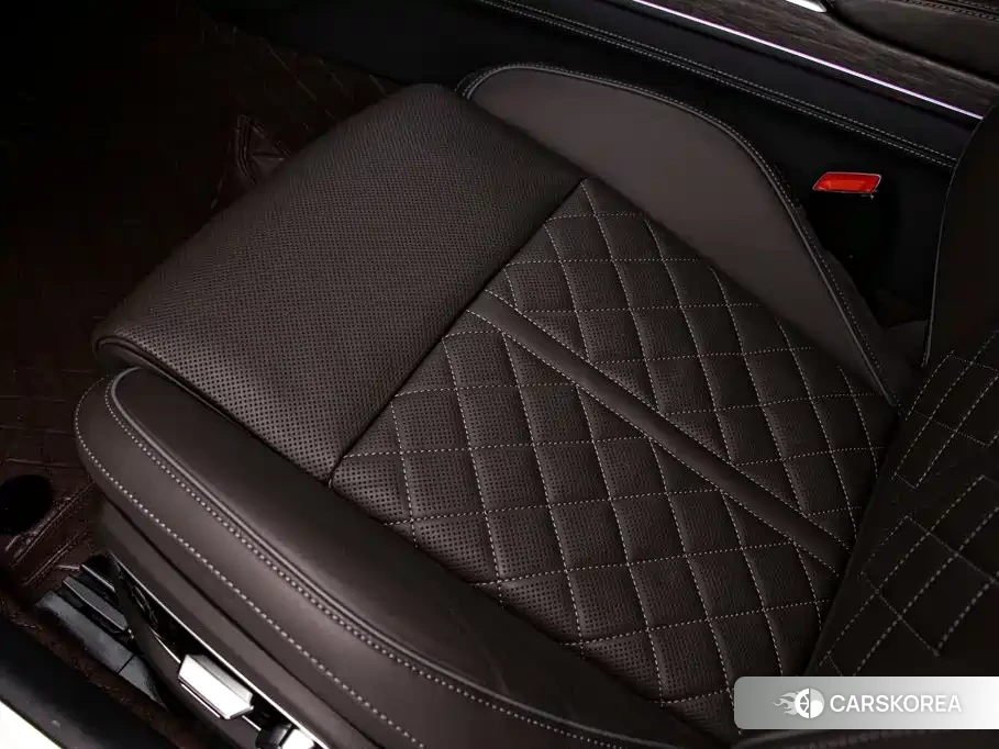 Audi A8 2023 Черный из Китая, фото 6