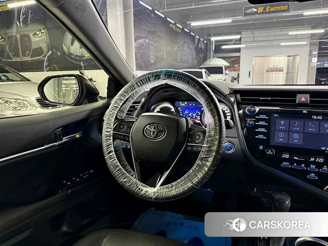 Toyota Camry (XV70) 2018 Коричневый из Кореи, фото 6