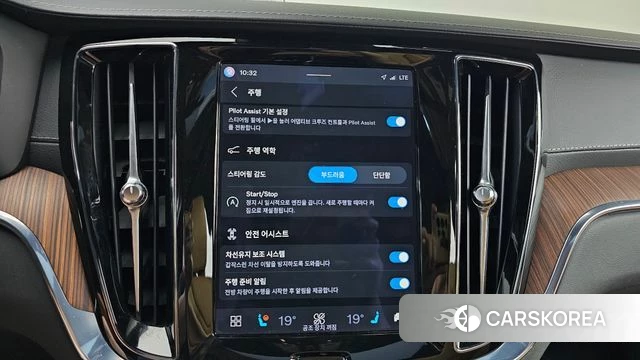 Volvo S60 3rd generation 2023 Белый из Кореи, фото 6