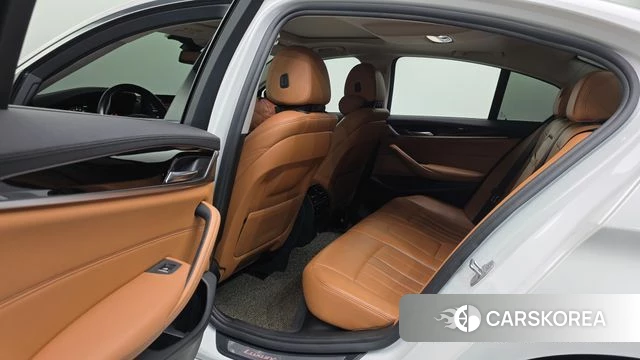 BMW 5 Series (G30) 2018 Белый из Кореи, фото 6