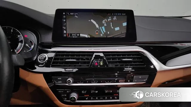 BMW 5 Series (G30) 2018 Белый из Кореи, фото 6