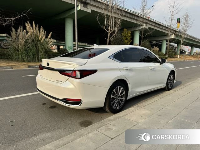 Lexus ES 2023 Белый из Китая, фото 6
