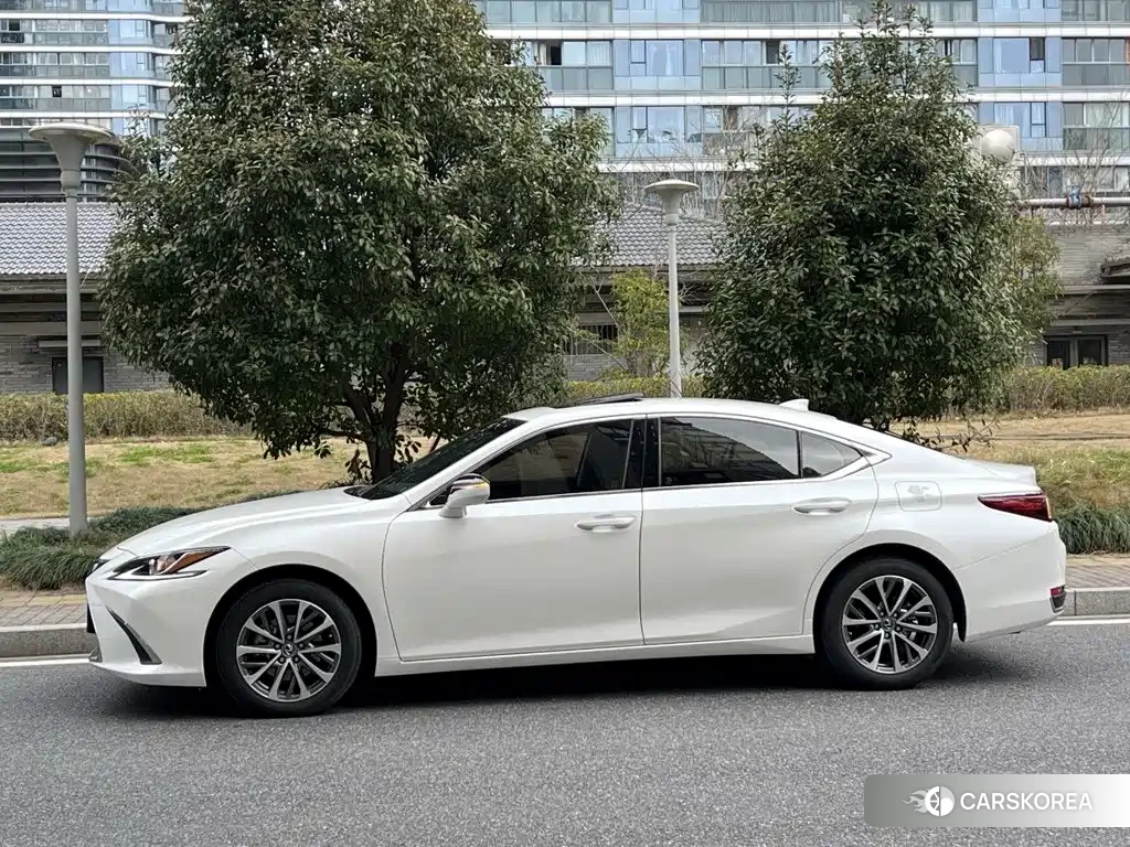 Lexus ES 2024 Белый из Китая, фото 6