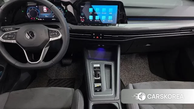 Volkswagen Golf 8th Generation 2022 Белый из Кореи, фото 6