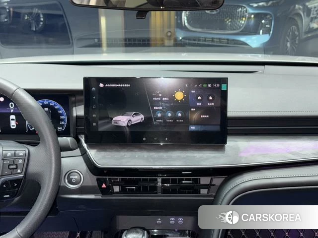 Toyota Camry 2025 Серебристо-серый из Китая, фото 6