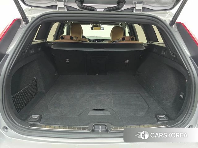 Volvo V60 Cross-Country 2nd Generation 2023 Серебряный из Кореи, фото 6